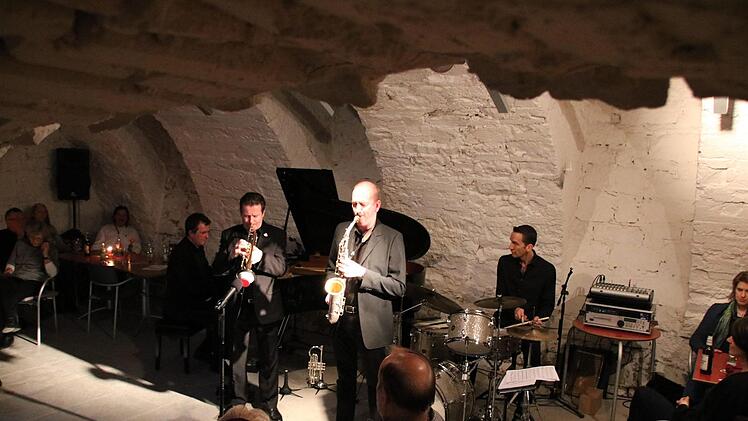 "Echoes of Swing" gastierte zum Start ihrer Jubiläumstournee in der Oberen Saline. Foto: Ralf Ruppert