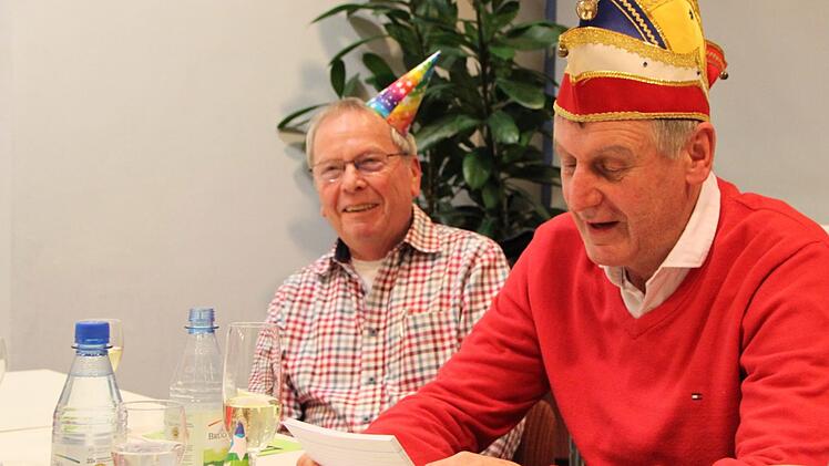 Zweiter Bürgermeister Jürgen Pfister trug ein neckisches Verswerk vor, das für große Erheiterung sorgte. Foto: Ulrike Müller