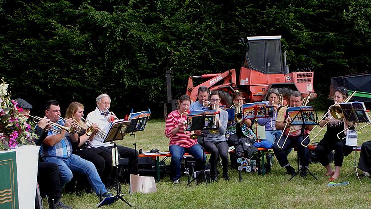Der Posaunenchor Gleisenau unter Leitung von Herbert Hofmann (rechts) umrahmten die Feier musikalisch.Günther Geiling