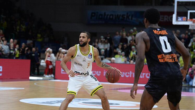 Kassius Robertson gegen Lee Moore. Foto: Peter Mularczyk