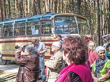 Schon die Fahrt mit dem Nostalgiebus von Werner Vogel ist ein besonderes Erlebnis beim Ausflug des Heimatvereins. Fotos: privat