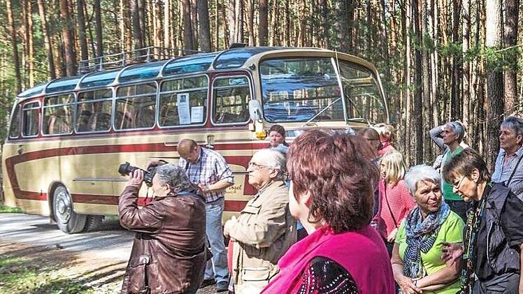 Schon die Fahrt mit dem Nostalgiebus von Werner Vogel ist ein besonderes Erlebnis beim Ausflug des Heimatvereins. Fotos: privat