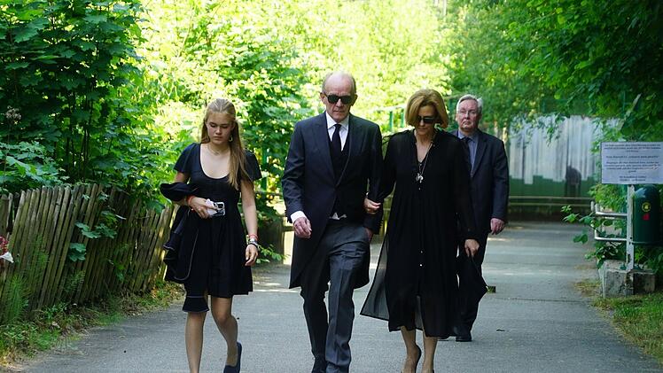 F&uuml;rstin Elisabeth von Bismarck in Friedrichsruh beigesetzt