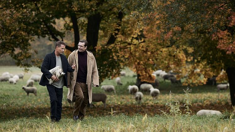 Nach dem Motto "Das Beste kommt noch!" versuchen Felix (Til Schweiger, links) und Arthur (Michael Maertens) dem jeweils anderen die sch&ouml;nsten letzten Tage zu bereiten.