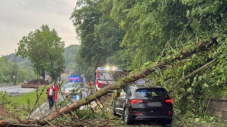 Intensive Gewitter &uuml;ber Franken - Eins&auml;tze und Regionen im &Uuml;berblick