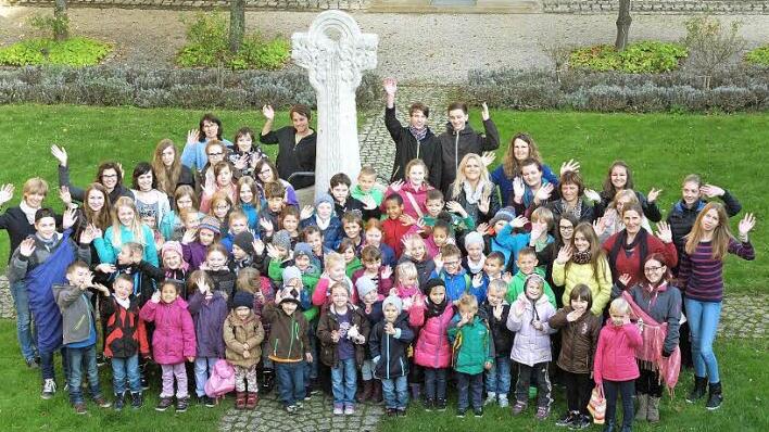 Verbrachten ihre Ferien bei der Kinderbibelwoche in Sonnefeld: 60 Kinder und über 20 Betreuer. Foto: privat