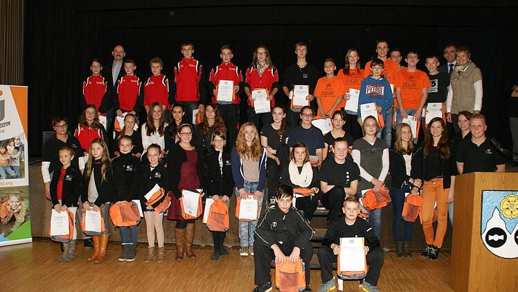 Im Eiskunstlaufen, Gong Fu, Karate, Jugendkartslalom und Kickboxen holten sich diese Sportlerinnen und Sportler Meisterehren auf Kreis-Bezirks und Landesebene.