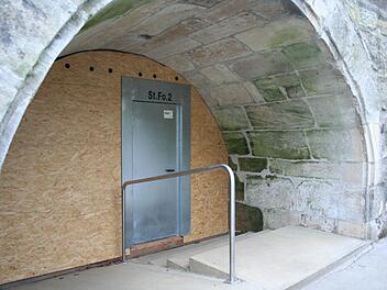 Bis zur Eröffnung des Erlebnismuseums am 1. April soll der provisorische Eingang eine neue Glastüre ersetzt sein.