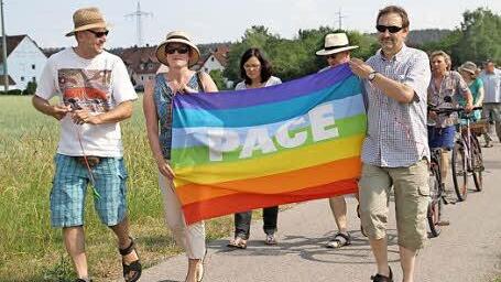 Etwa 70 bis 80 Wanderer machten sich auf den Weg nach Unterleiterbach. Foto: Gerda Völk