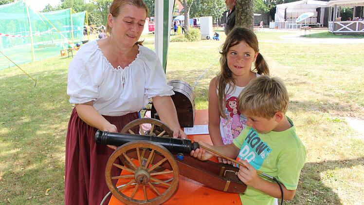 Kanonenschießen bei den Höchstadter Musketieren Fotos: Evi Seeger