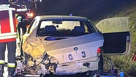 Junge Fahrerin (20) kracht in Leitplanke