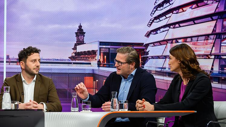 Journalist Michael Bröcker (Mitte) wetterte über die "kleinteilige grüne Politik der letzten Jahre".