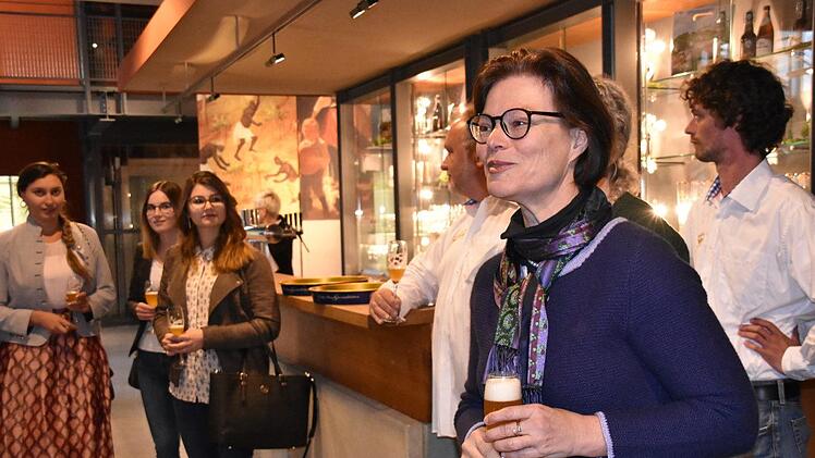 Helga Metzel begrüßte die Bierprinzessinnen und Ehrengäste im Museumsfoyer. Foto: Uschi Prawitz