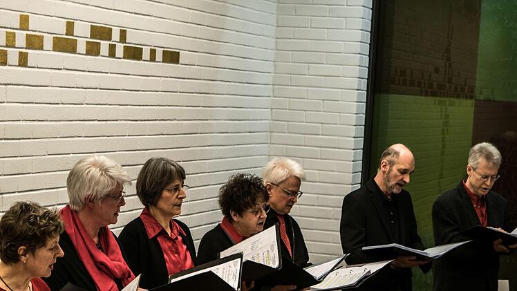 Viel Beifall erhielt das neu gegründete Vokalensemble Klangwerk Coburg bei seinem Debüt-Konzert.Foto: Jochen Berger