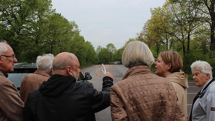 Zuvor wurde der Ablauf besprochen. Foto: Jann Weckel