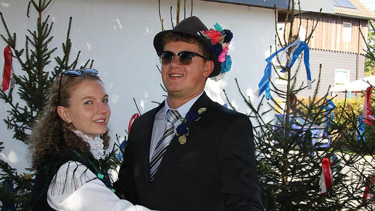 Umzug und Plantanz: Brauchtum wird in Kehlbach groß geschrieben. Wir zeigen Impressionen von der Trachtenkirchweih 2018. Foto: Veronika Schadeck