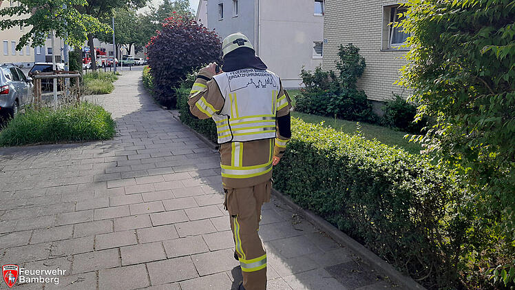Zimmerbrand-Alarm in Bamberg - Polizei und Feuerwehr im Einsatz