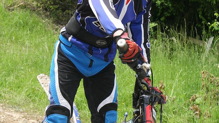 Nicolas Rutkowski ist erst elf Jahre alt. Er hat aber schon große Ambitionen. Allerdings fährt er keine alte Maschine, sondern eine 125er Sherco.