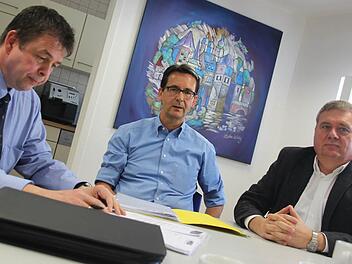 Johannes Fehn, Jochen Friedrich und Paul Schnell (von links) sehen die Aktionsgemeinschaft auf keinem guten Weg. Vor allem nehmen sie deren Vorsitzenden Dietrich Denzner ins Visier. Foto: Marco Meißner