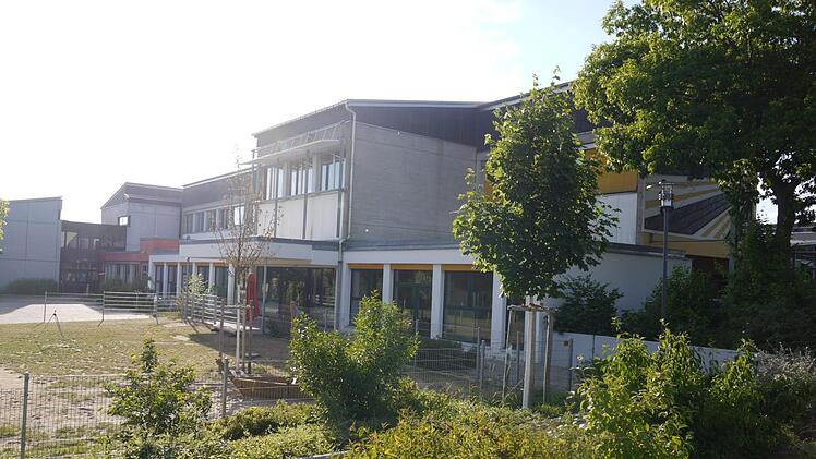 Die Schule könnte Teil eines Ortszentrums in der Blumenstraße werden.   Foto: Pauline Lindner (Archiv)