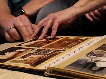 Ein Fotoalbum voller schmerzhafter Erinnerungen. Foto: Anna-Lena Deuerling