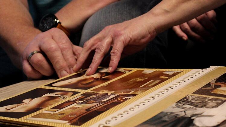 Ein Fotoalbum voller schmerzhafter Erinnerungen. Foto: Anna-Lena Deuerling
