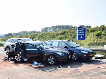 Schwerer Unfall auf A 3 bei Sch&uuml;sselfeld: S&auml;ugling tot