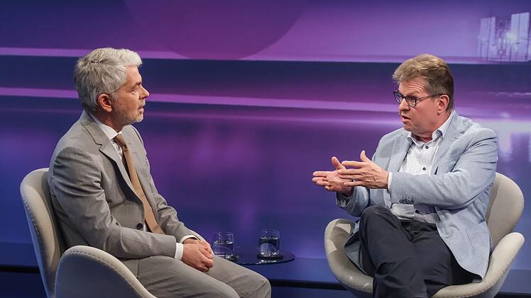 "Man muss mit den Feinden reden", sagte Ralf Stegner bei Maischberger. "Es wird beständig geredet", konterte Carlo Masala.