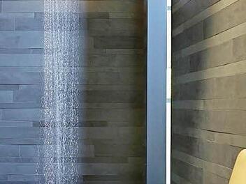 Die Brause "Axor-Lamp Shower" ist Regendusche und Ambientelicht in einem.  Foto: Axor/Hansgrohe SE