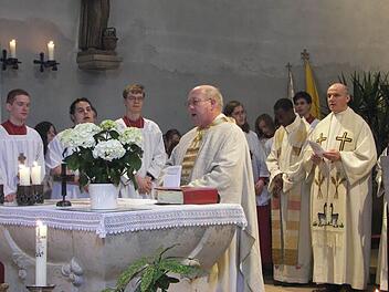 Die Feier von Franz Noppenbergers 60. Geburtstag war gleichzeitig sein Abschiedsgottesdienst in St. Josef Niederndorf. Foto: Manfred Welker/Archiv