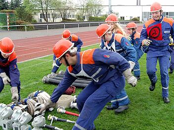 Bezirksentscheid des Bundeswettbewerbs Jugendfeuerwehren: Die Gruppe Weismain 2 beim Löschangriff im Übungsteil A. Fotos: Andreas Welz