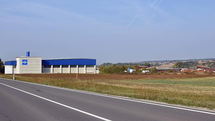 Die Gemeinde Wonfurt erweitert das Gewerbegebiet in Wonfurt Richtung Osten (rechts im Bild). Ulrike Langer