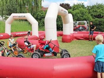 Die Gokartbahn begeisterte alle Altersklassen. Foto: Heiko Hofmann