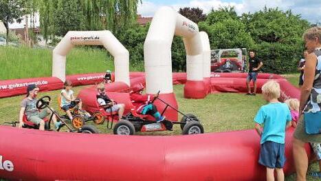 Die Gokartbahn begeisterte alle Altersklassen. Foto: Heiko Hofmann