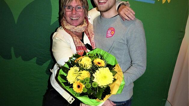 Vorstandssprecher Christian Ohnemüller gratulierte Dagmar Keis-Lechner zur Nominierung als Oberbürgermeisterkandidatin für die Stadt Kulmbach.  Werner Reißaus