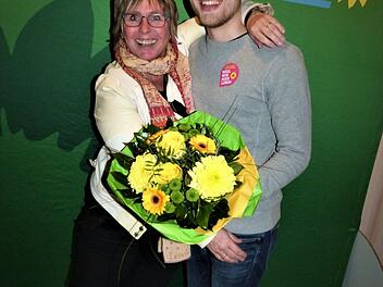 Vorstandssprecher Christian Ohnemüller gratulierte Dagmar Keis-Lechner zur Nominierung als Oberbürgermeisterkandidatin für die Stadt Kulmbach.  Werner Reißaus