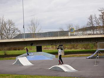 Die Münnerstädter Jugend ist froh, dass es den Skaterplatz gibt. Foto: Heike Beudert
