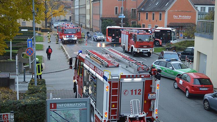 Feuerwehrfahrzeuge standen am Morgen an der Tiefgarage Geyerswörth. Foto: Stadt Bamberg