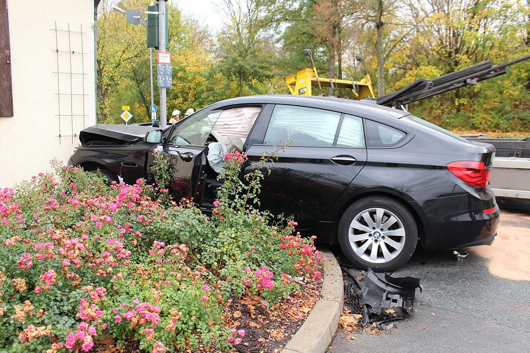 Frau wird bei Crash in Bayreuth im Auto eingeklemmt