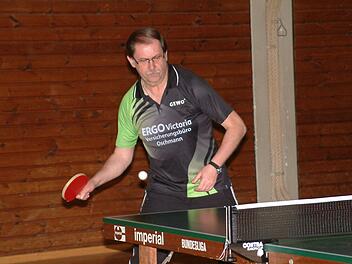 Nur noch Formsache ist in der 2. Kreisliga die Meisterschaft des ATSV Reichenbach. Beim 9:6-Sieg beim TTC Alexanderhütte II blieb Eugen Eichhorn in beiden Einzeln und im Doppel mit Markus Barnickel ungeschlagen.  Foto: Hans Franz
