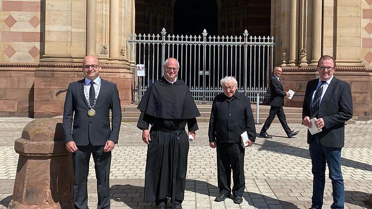 Die Delegation aus Münnerstadt (von links): Bürgermeister Michael Kastl, Pater Markus Reis OSA, Pfarrer Benno von Bundtschuh und Arno Schlembach. Foto: Rudolf Gehrig/CNA Deutsch