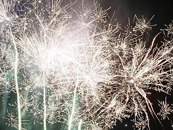 An runden Geburtstagen und Jubiläen dürfen die Marktzeulner auch privat ein Feuerwerk abbrennen. Foto: Jochen Nützel