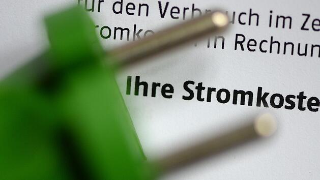 Der Strompreis setzt sich aus den Produktionskosten, Steuern, Abgaben, Umlagen und Netzentgelten der Betreiber zusammen. Foto: Jens Kalaene, dpa