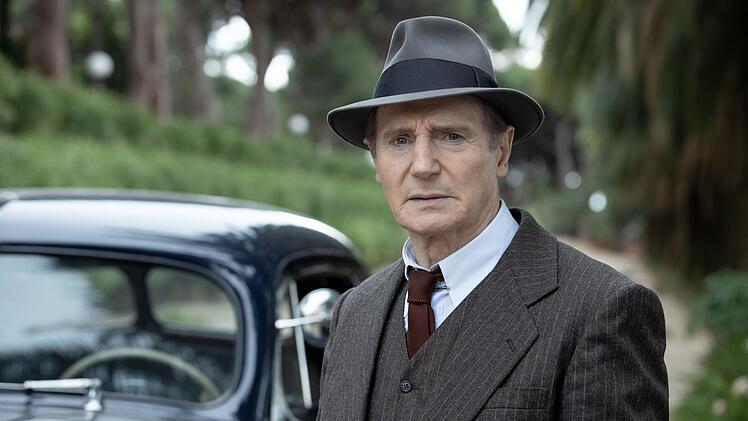 Liam Neeson tritt mit seiner Titelrolle in "Marlowe" unter anderem in die Fußstapfen von Humphrey Bogart.