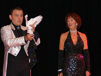 Für zauberhafte Momente bei der Sportgala sorgten Magier Joe Walthera und seine Assistentin Pafema.