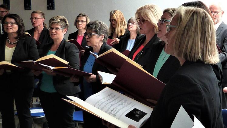 Der Kirchenchor Bad Berneck-Himmelkron umrahmte den Festgottesdienst musikalisch.