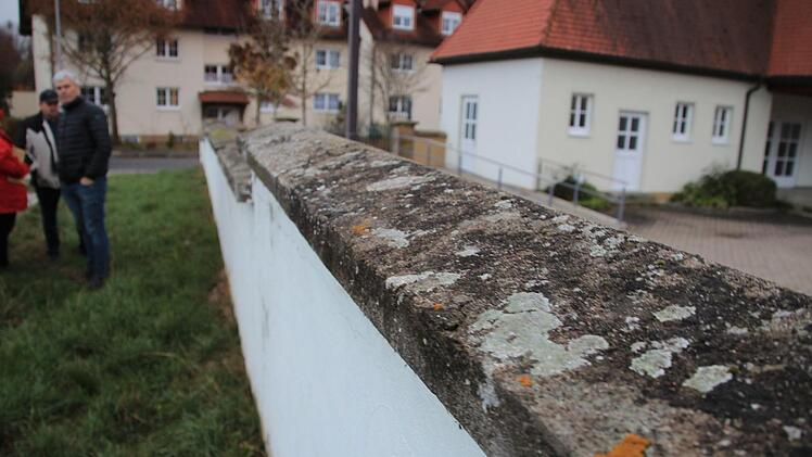 30 Meter der Friedhofsmauer in Ebensfeld müssen saniert werden.