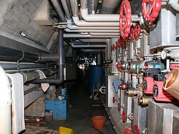 Die alte Technik im Hallenbad müsste bei einer Sanierung komplett raus. Ob es soweit kommt, ist fraglich. Der Stadtrat wird bei seiner Sitzung am 11. März erneut über die Zulässigkeit des Bürgerbegehrens entscheiden. Thomas Malz