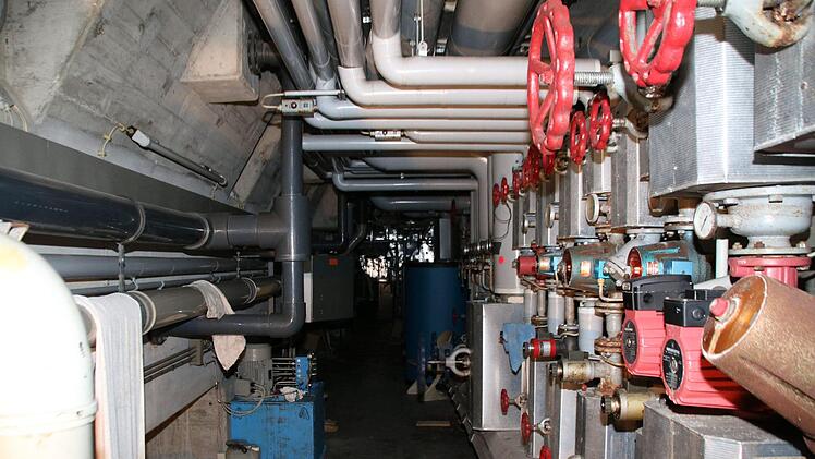 Die alte Technik im Hallenbad müsste bei einer Sanierung komplett raus. Ob es soweit kommt, ist fraglich. Der Stadtrat wird bei seiner Sitzung am 11. März erneut über die Zulässigkeit des Bürgerbegehrens entscheiden. Thomas Malz