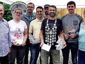 Die erfolgreichen Schützen mit Vorsitzendem Günter Rüdiger, Sonja Ackermann, Gerd Hertlein, Jochen Brehm, Michael Irmisch, dem neuen Vogelkönig Reinhard Brehm, dem Vogelkönig 2018/19 Maximilian Büchel und der Zweiten Vorsitzenden Roswitha Schütze Foto: Richard Sänger